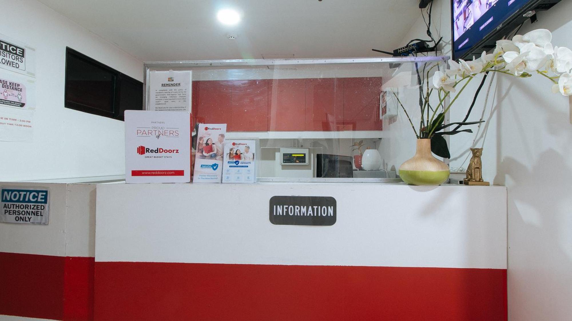 Reddoorz At Dbuilders Rooms Bangkal Makati Makati City Ngoại thất bức ảnh