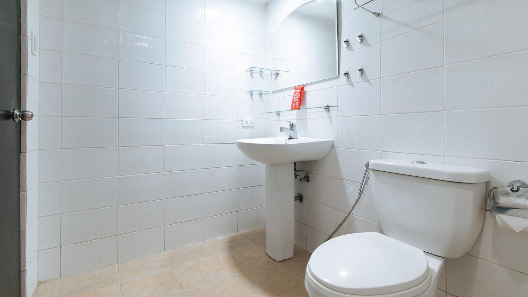Reddoorz At Dbuilders Rooms Bangkal Makati Makati City Ngoại thất bức ảnh