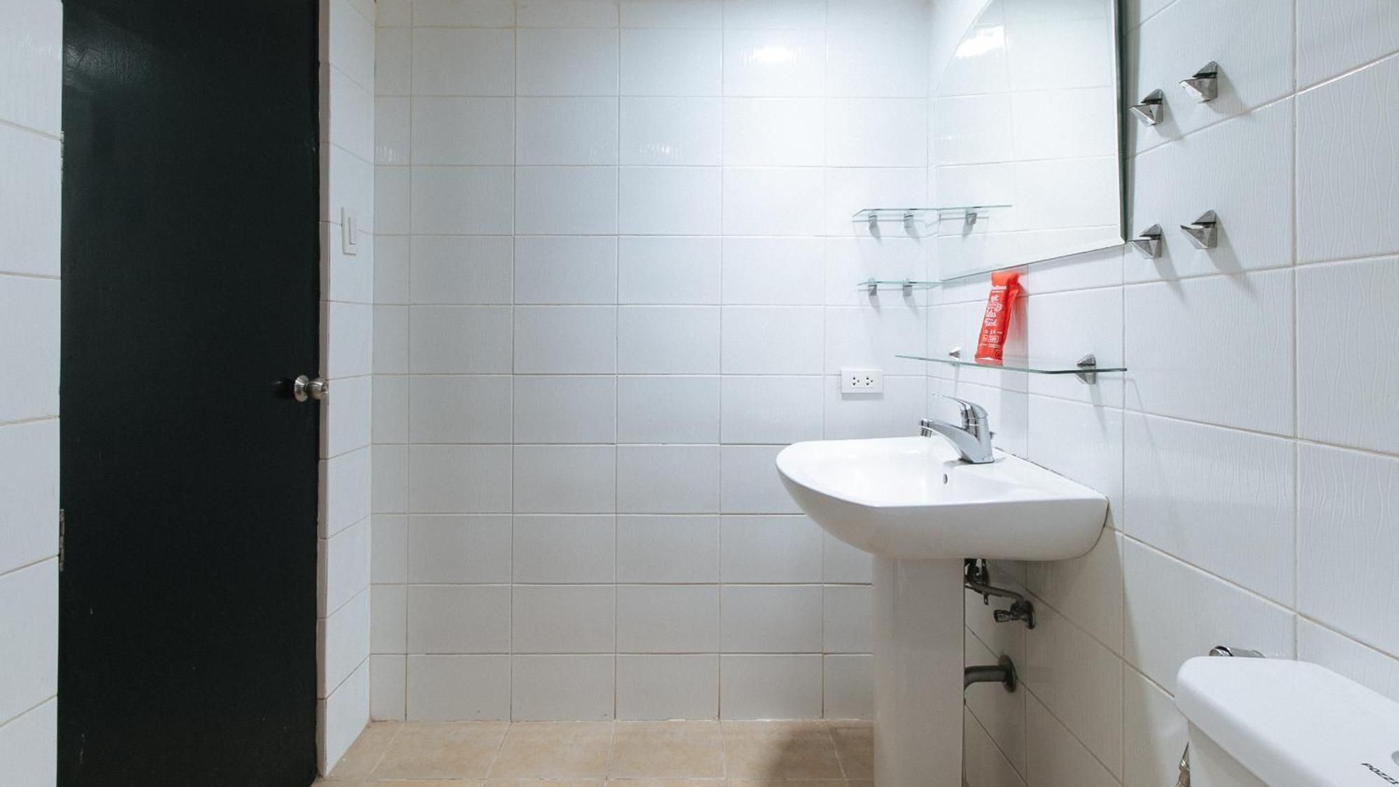Reddoorz At Dbuilders Rooms Bangkal Makati Makati City Ngoại thất bức ảnh