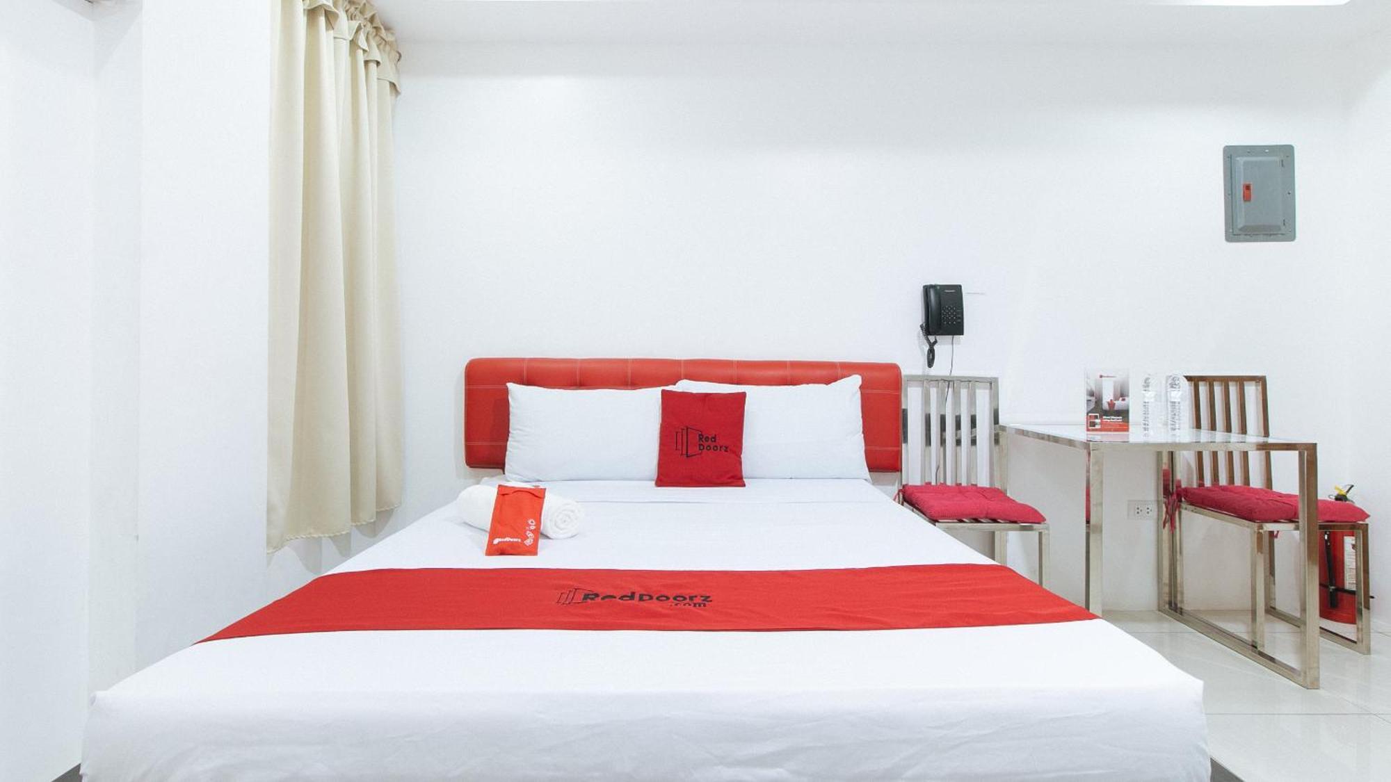 Reddoorz At Dbuilders Rooms Bangkal Makati Makati City Ngoại thất bức ảnh